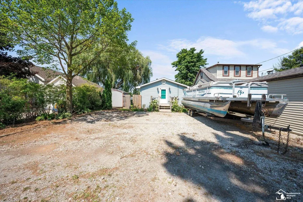 5557 Frey Avenue Berlin Charter Township MI 48166