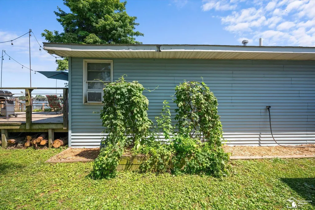 5557 Frey Avenue Berlin Charter Township MI 48166