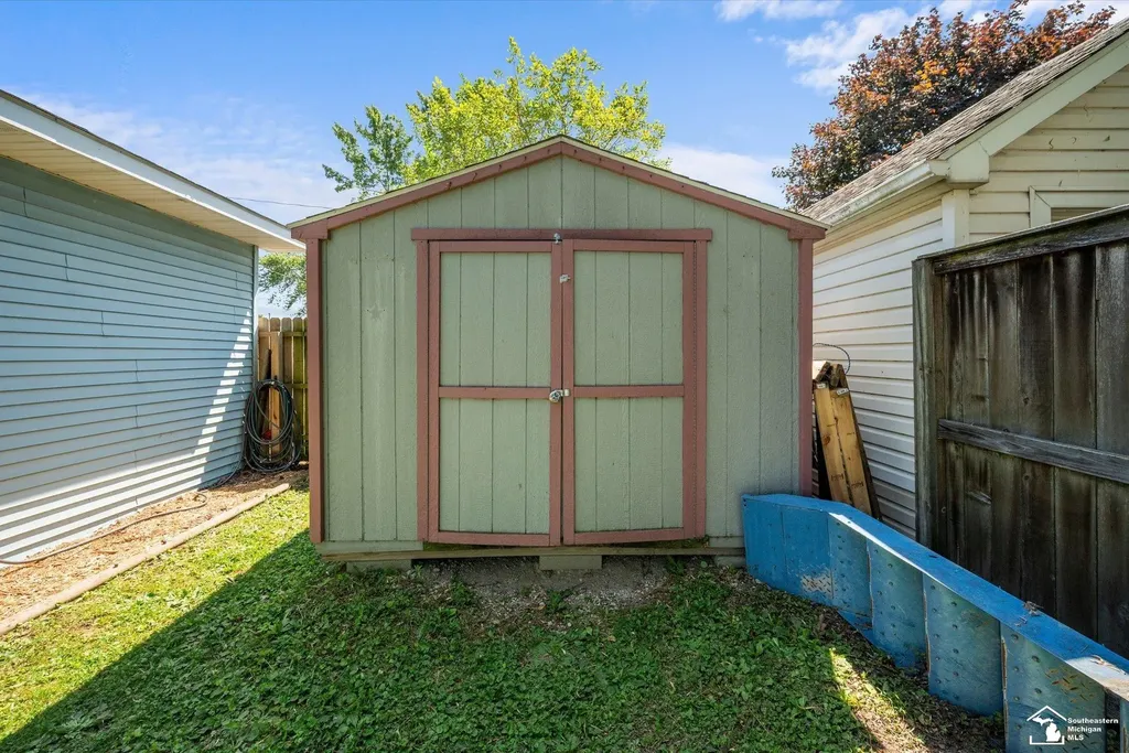 5557 Frey Avenue Berlin Charter Township MI 48166