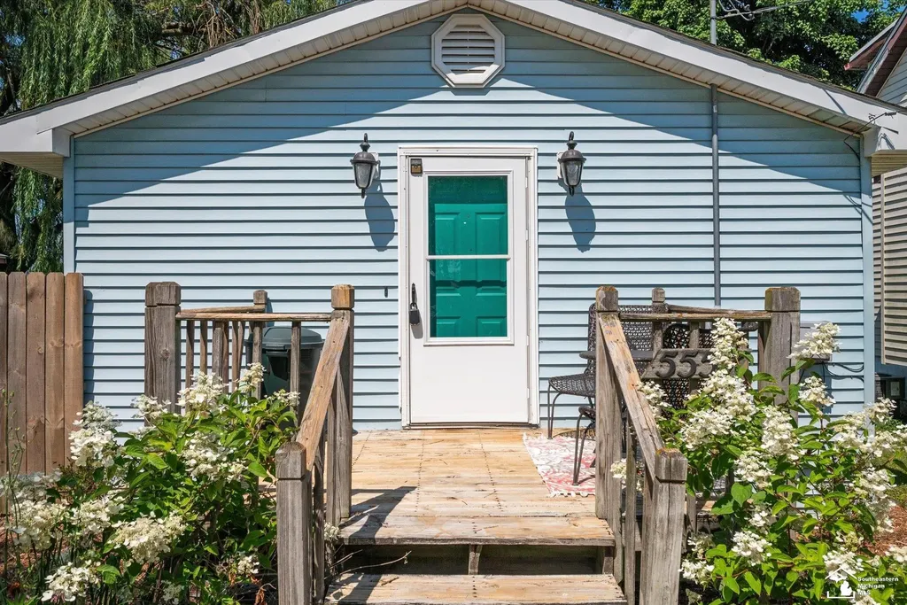 5557 Frey Avenue Berlin Charter Township MI 48166