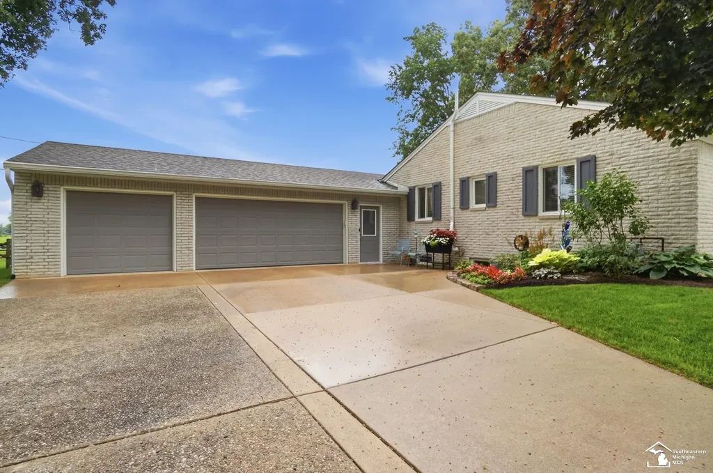 1194 Valetta Drive Bedford Township MI 48182