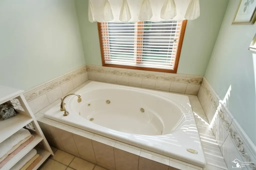 1010 Saint James Park Monroe Charter Township MI 48161