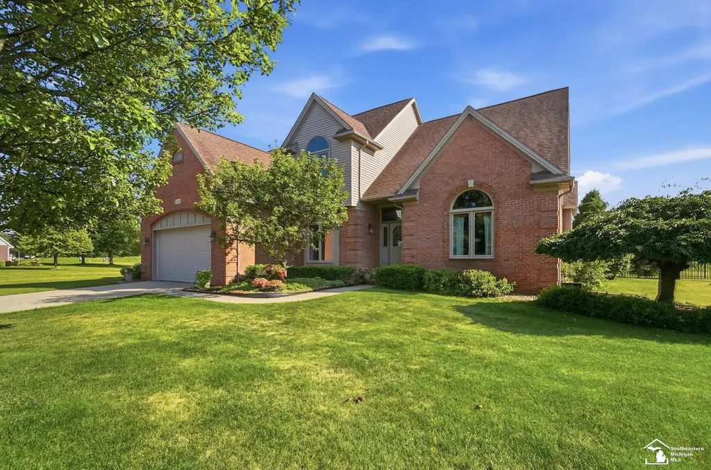1010 Saint James Park Monroe Charter Township MI 48161