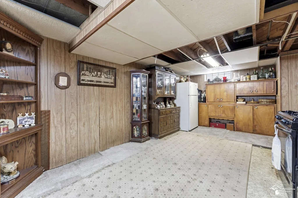 665 Park Avenue Lincoln Park City MI 48146