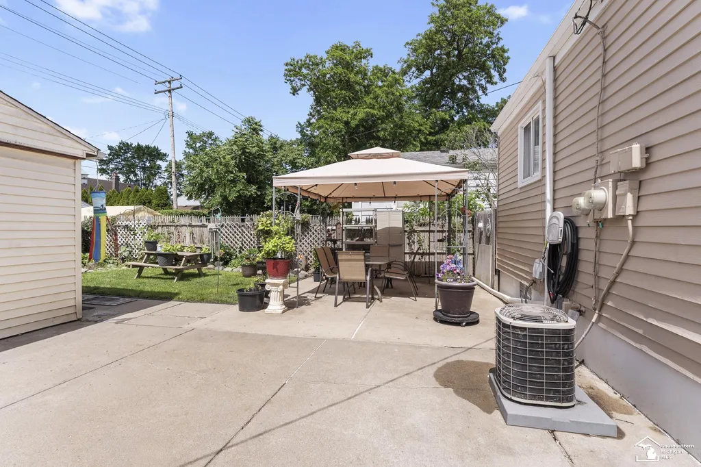 665 Park Avenue Lincoln Park City MI 48146