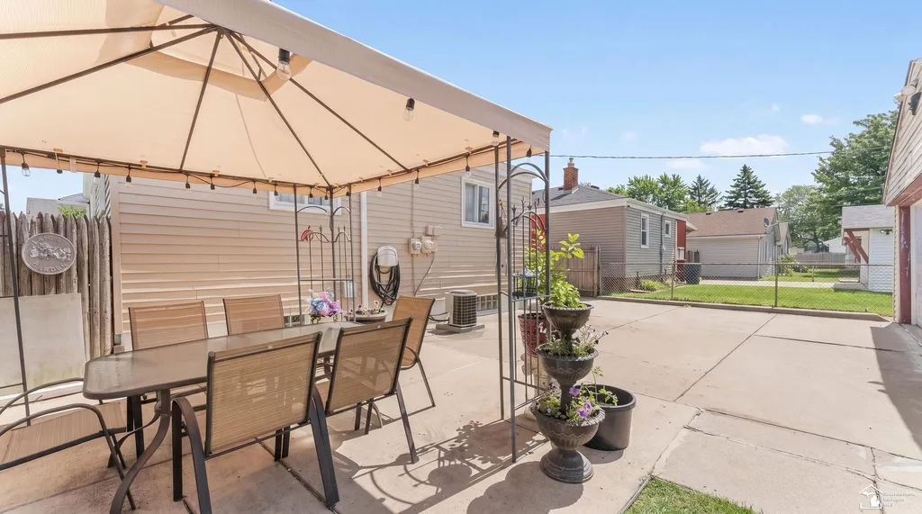 665 Park Avenue Lincoln Park City MI 48146