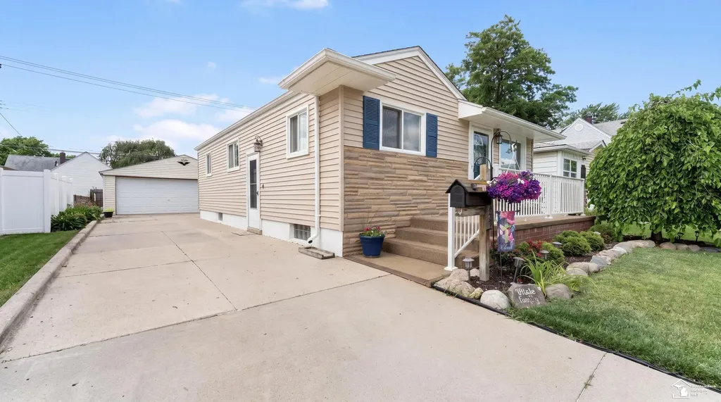 665 Park Avenue Lincoln Park City MI 48146
