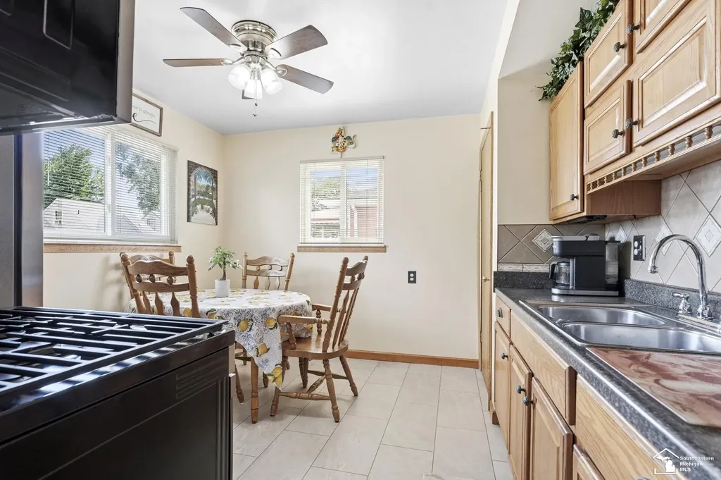 665 Park Avenue Lincoln Park City MI 48146