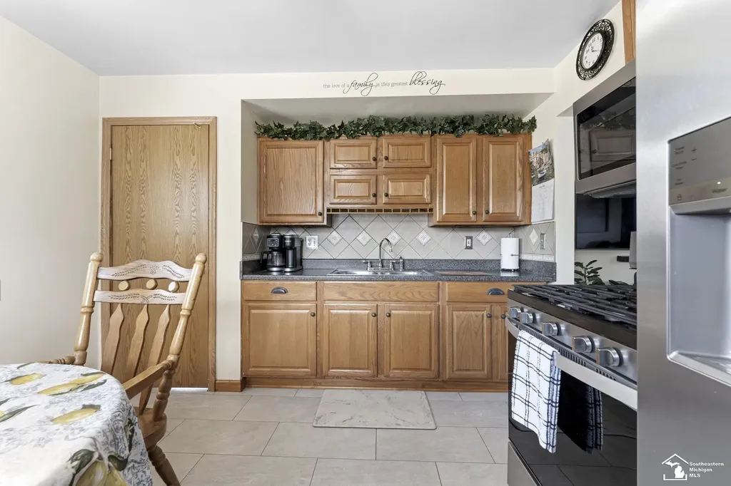 665 Park Avenue Lincoln Park City MI 48146