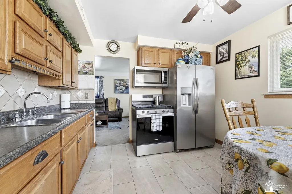 665 Park Avenue Lincoln Park City MI 48146