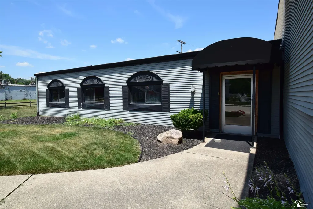 37272 Huron River Drive Huron Charter Township MI 48164