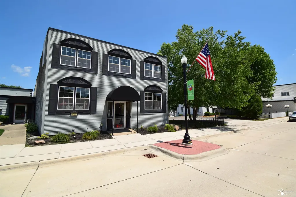 37272 Huron River Drive Huron Charter Township MI 48164