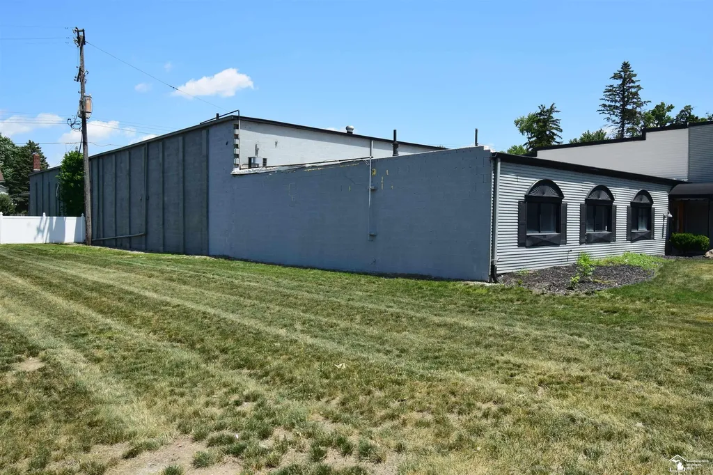 37272 Huron River Drive Huron Charter Township MI 48164