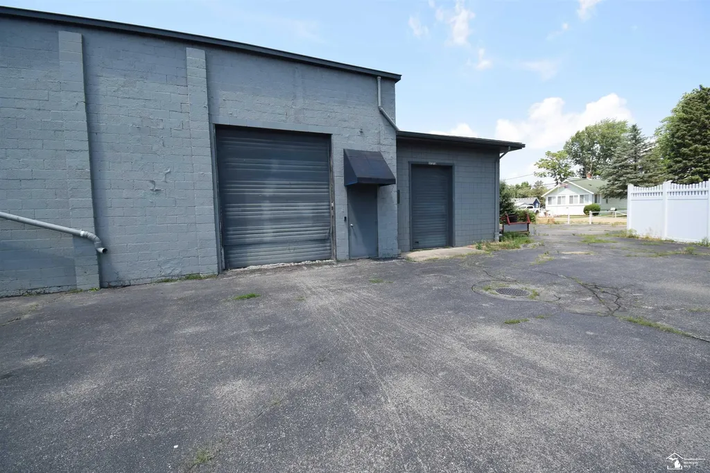 37272 Huron River Drive Huron Charter Township MI 48164