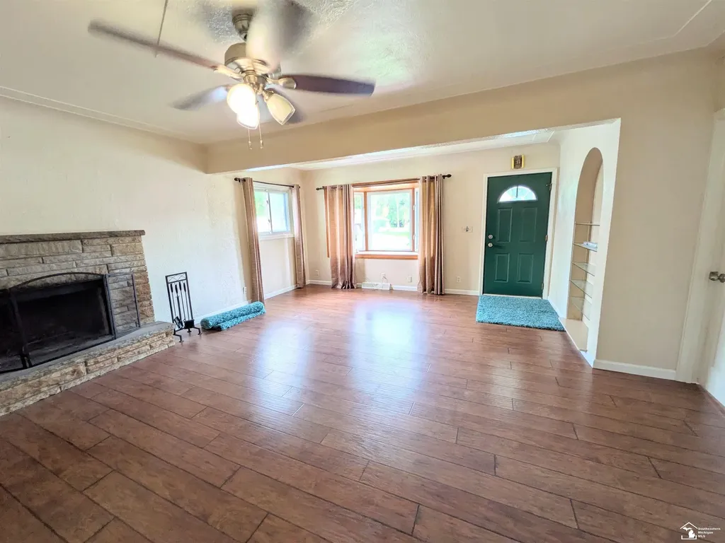 1957 Vivian Road Frenchtown Township MI 48162