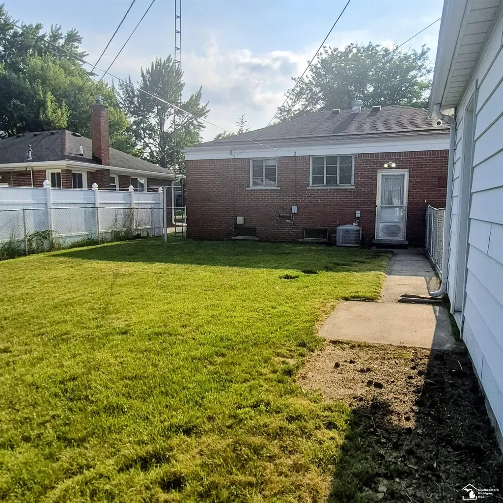 2579 Grange Road Trenton City MI 48183