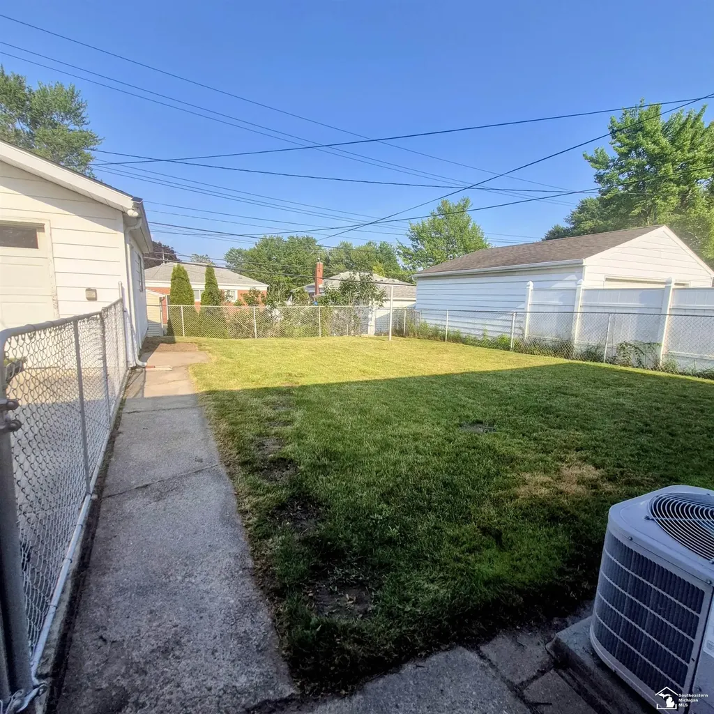 2579 Grange Road Trenton City MI 48183