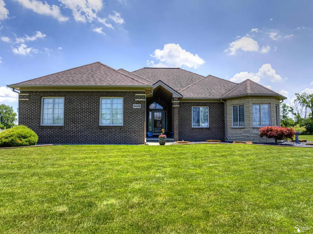 9539 Lazy Oak Drive Carleton Village MI 48117