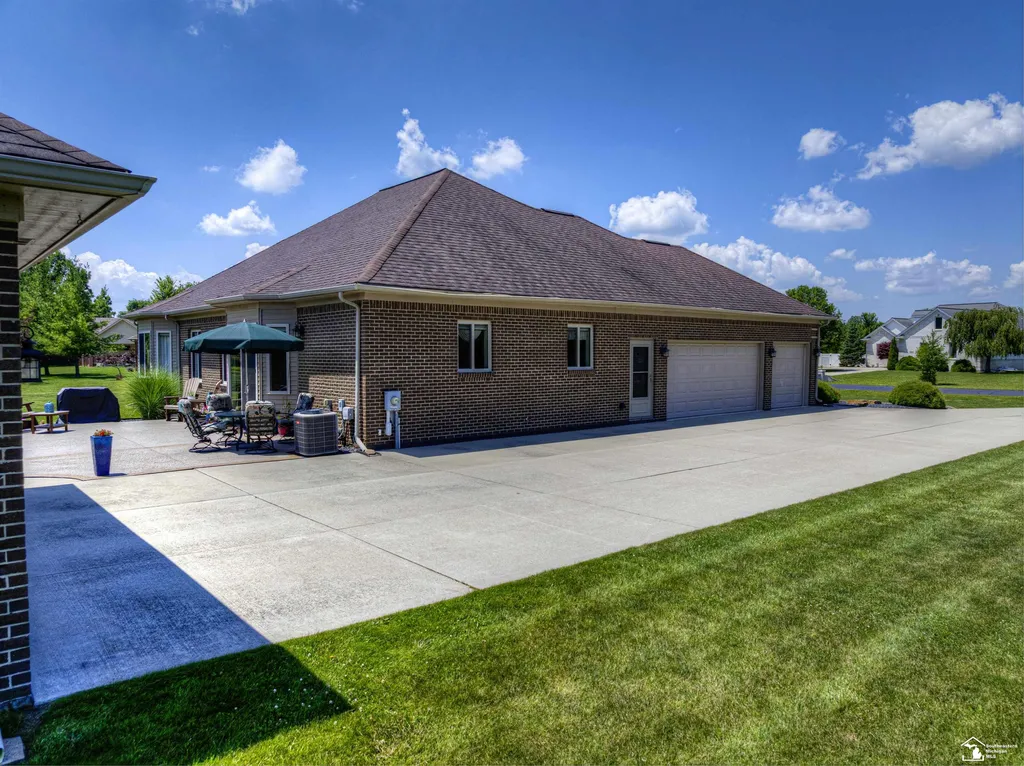 9539 Lazy Oak Drive Carleton Village MI 48117