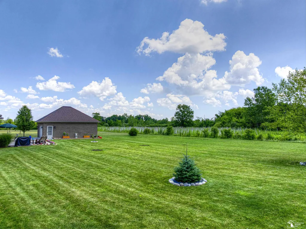 9539 Lazy Oak Drive Carleton Village MI 48117