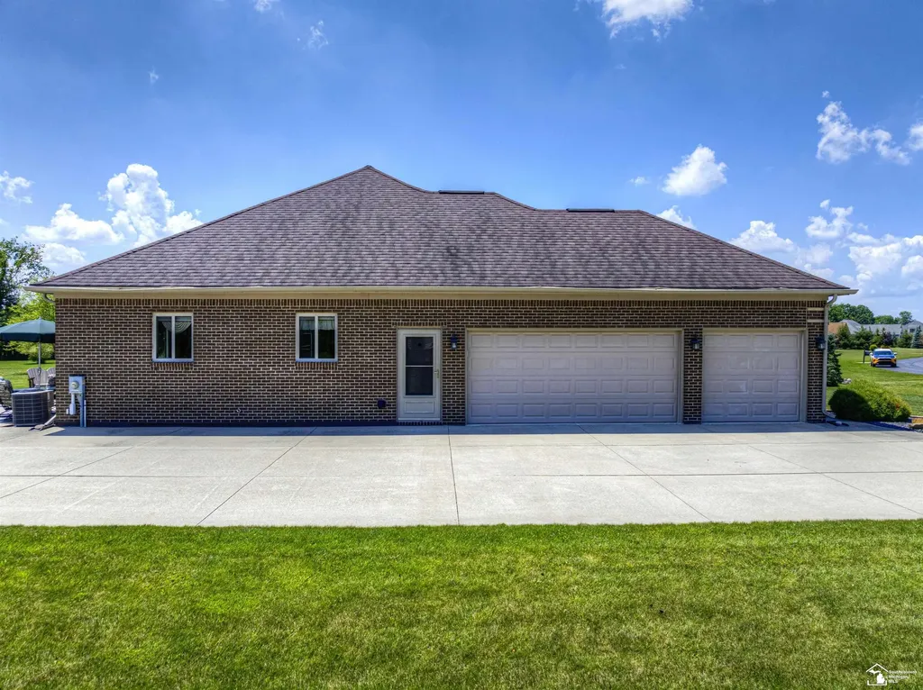 9539 Lazy Oak Drive Carleton Village MI 48117