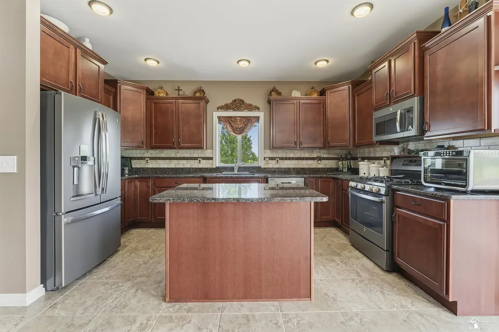 9539 Lazy Oak Drive Carleton Village MI 48117