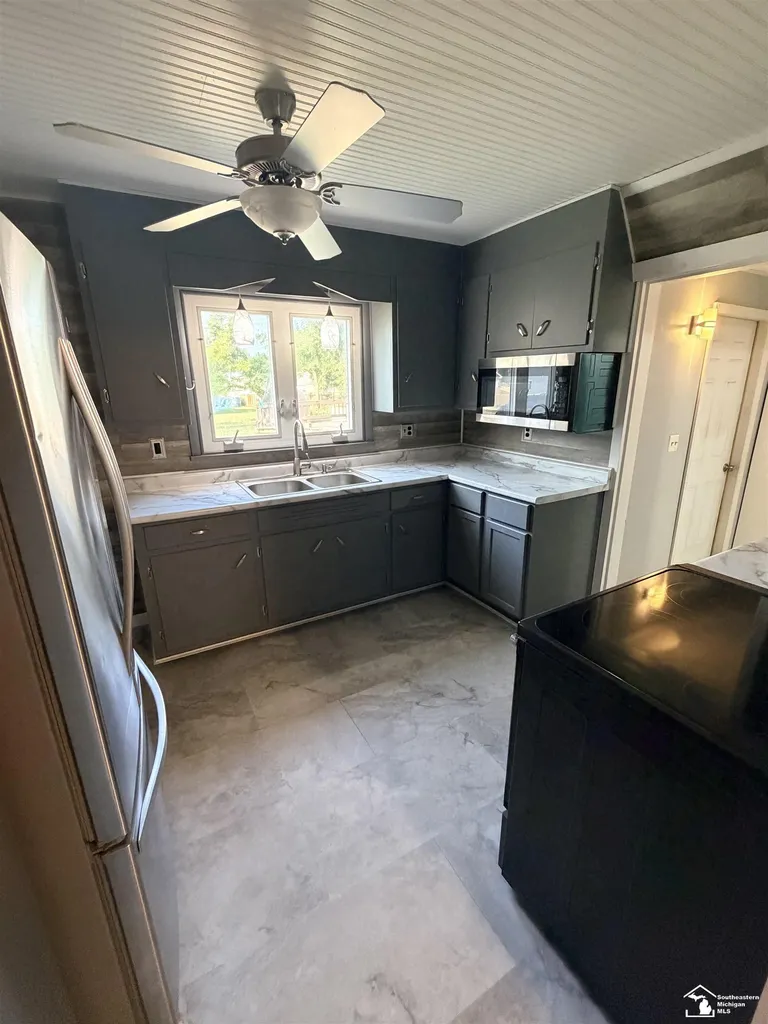 1003 Bacon Street Monroe Charter Township MI 48161