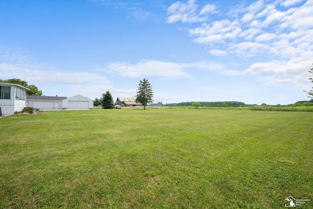 9515 Allison Road London Township MI 48159