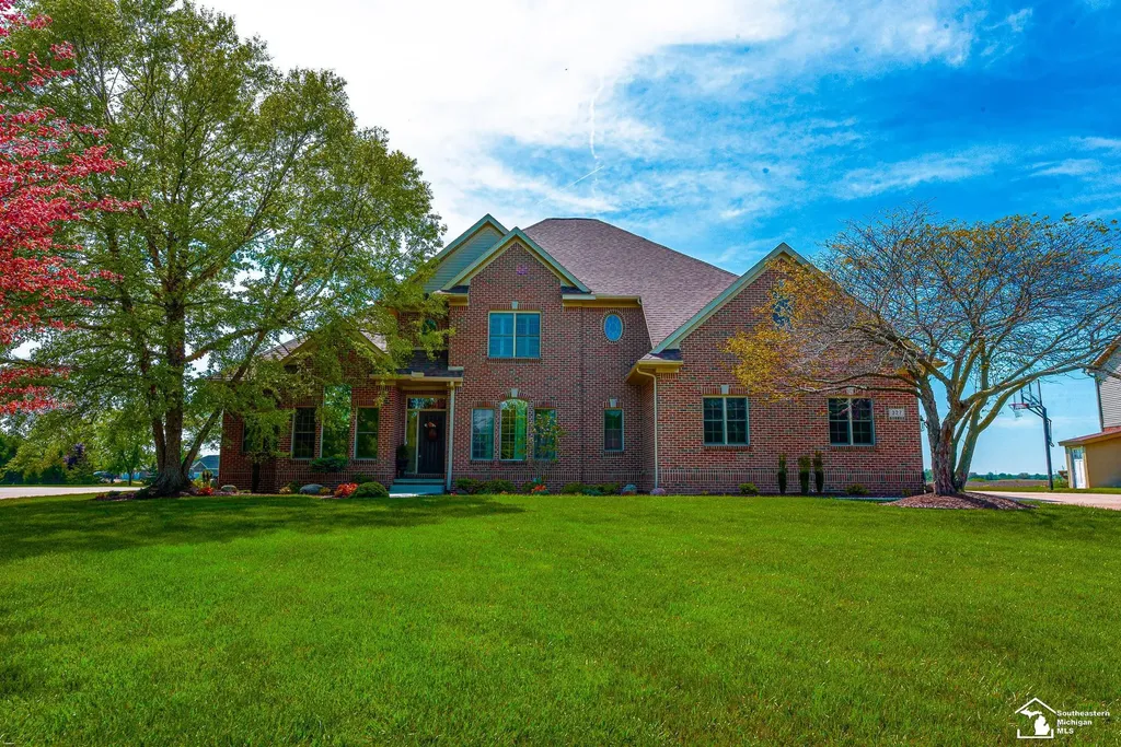 327 Pebble Beach Drive Frenchtown Township MI 48162