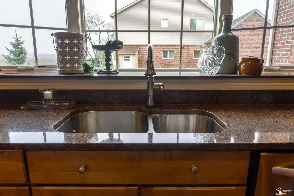 327 Pebble Beach Drive Frenchtown Township MI 48162
