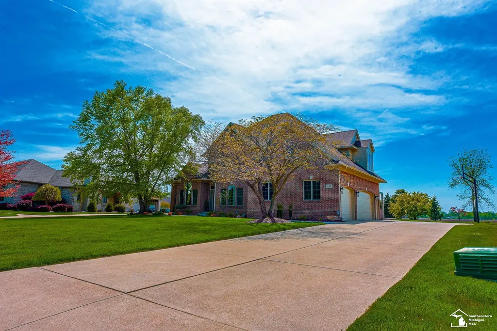 327 Pebble Beach Drive Frenchtown Township MI 48162