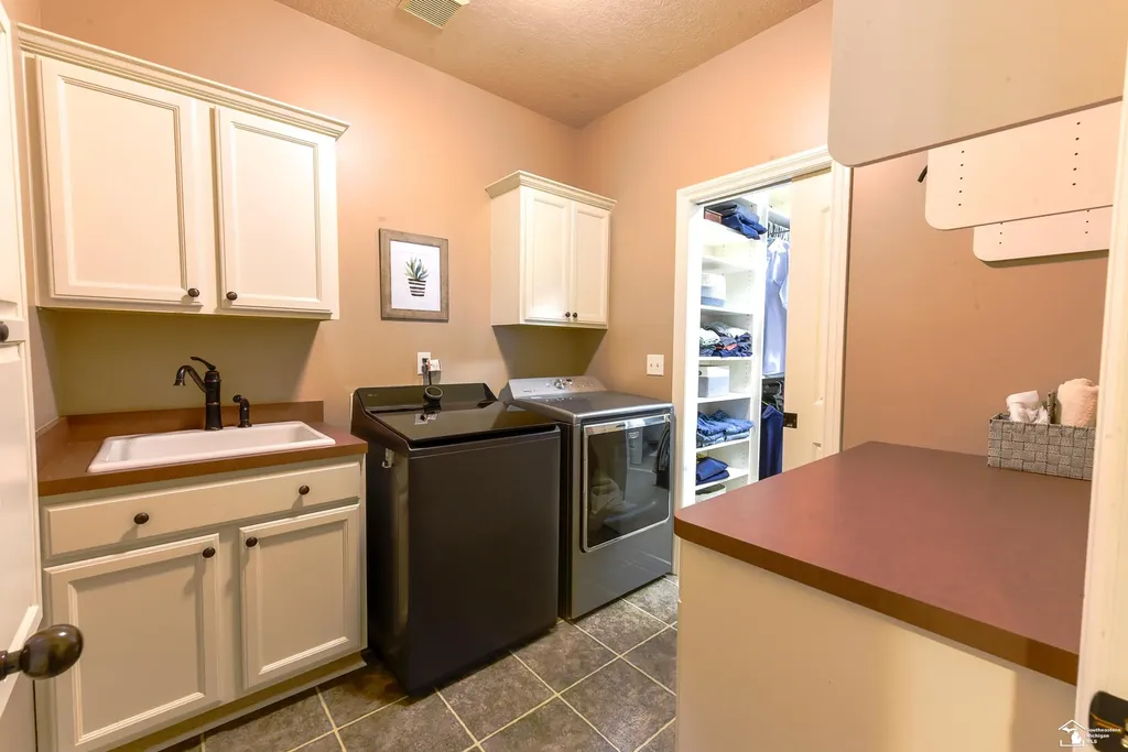 327 Pebble Beach Drive Frenchtown Township MI 48162