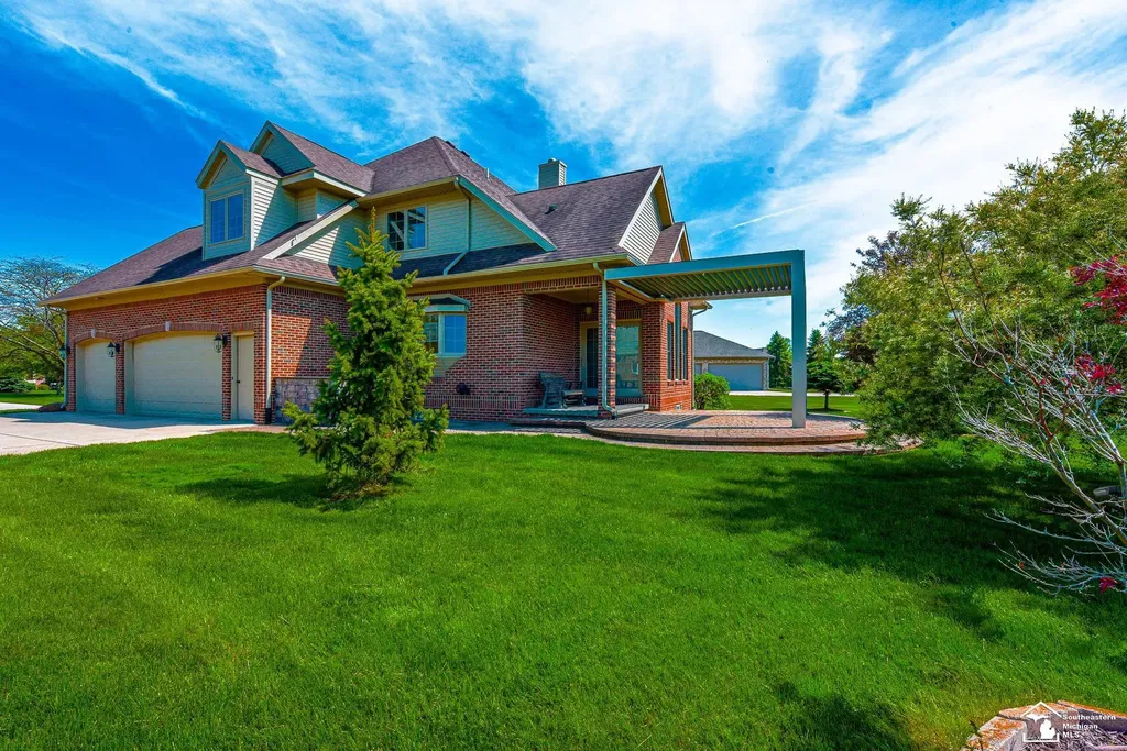 327 Pebble Beach Drive Frenchtown Township MI 48162