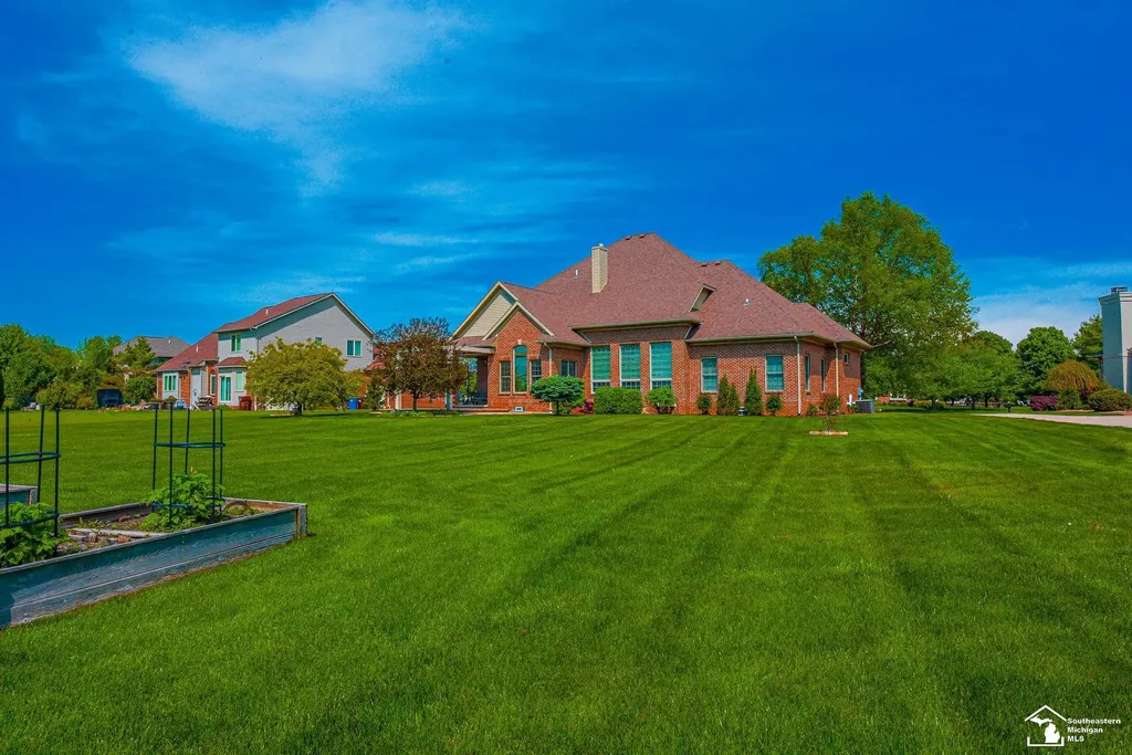 327 Pebble Beach Drive Frenchtown Township MI 48162