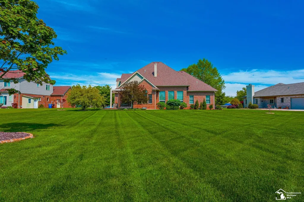327 Pebble Beach Drive Frenchtown Township MI 48162