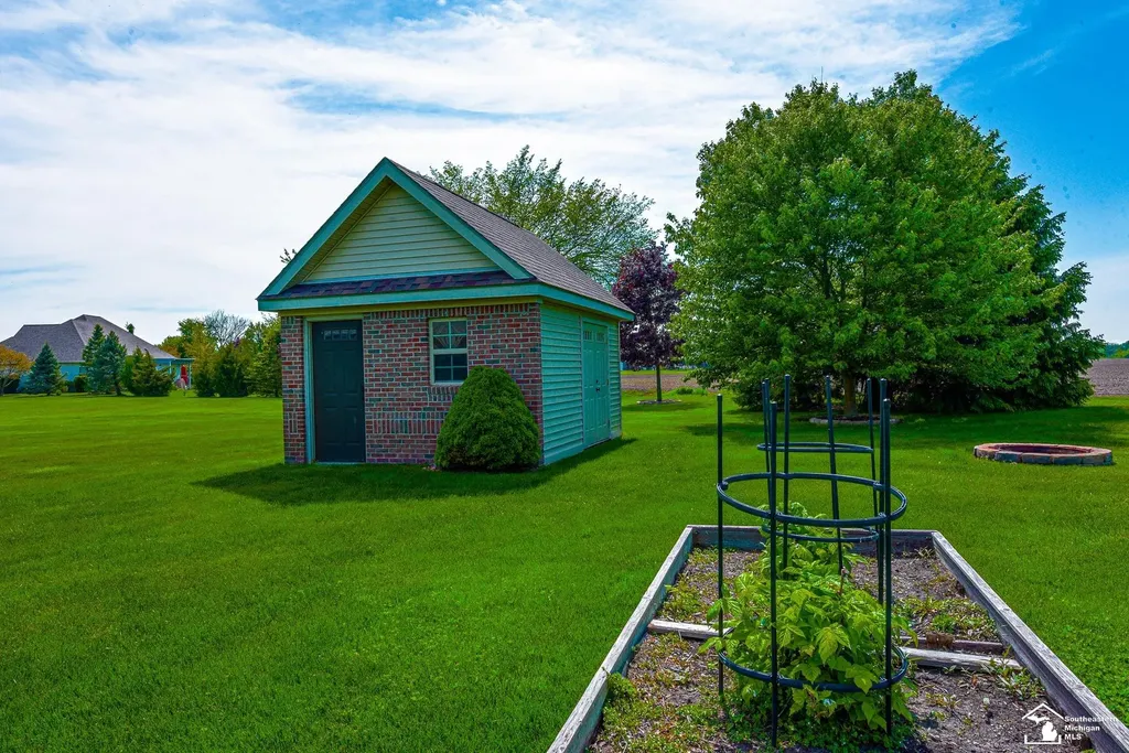 327 Pebble Beach Drive Frenchtown Township MI 48162