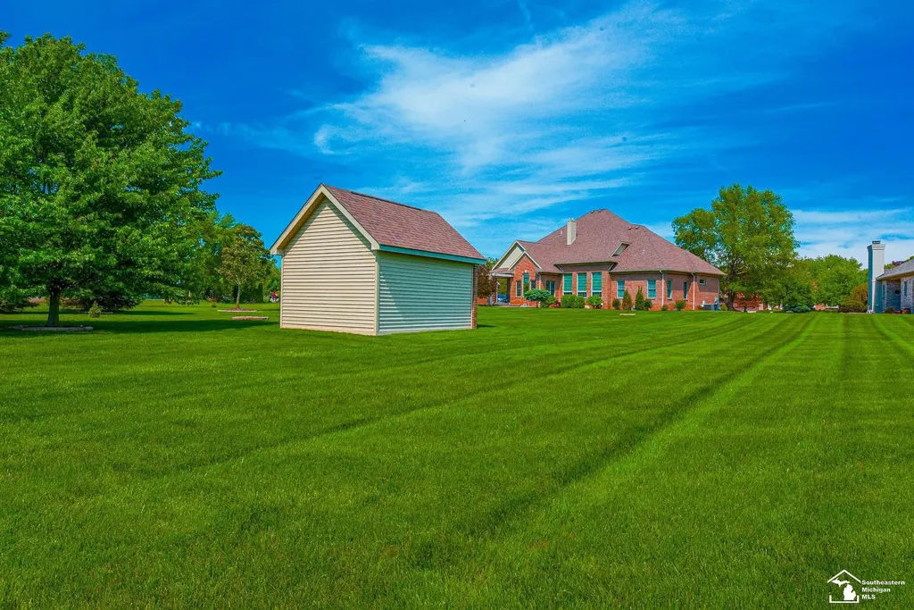 327 Pebble Beach Drive Frenchtown Township MI 48162