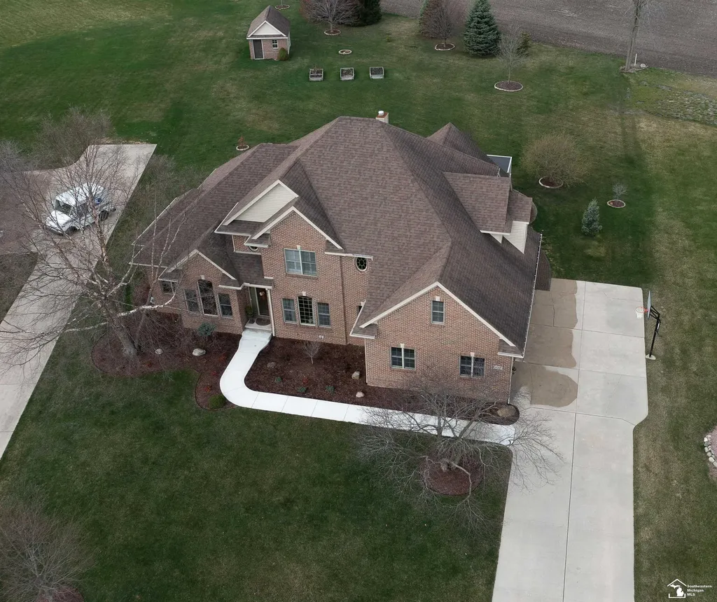 327 Pebble Beach Drive Frenchtown Township MI 48162