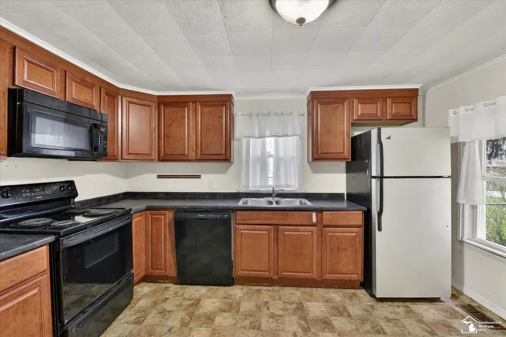 729 Obrien Street Monroe City MI 48161