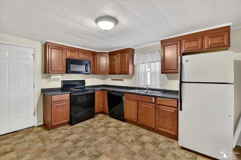 729 Obrien Street Monroe City MI 48161