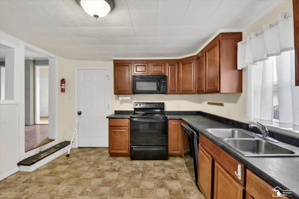 729 Obrien Street Monroe City MI 48161