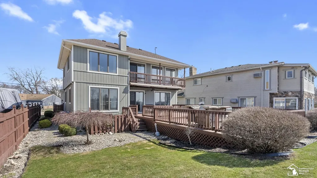 30990 Bayview Drive Gibraltar City MI 48173