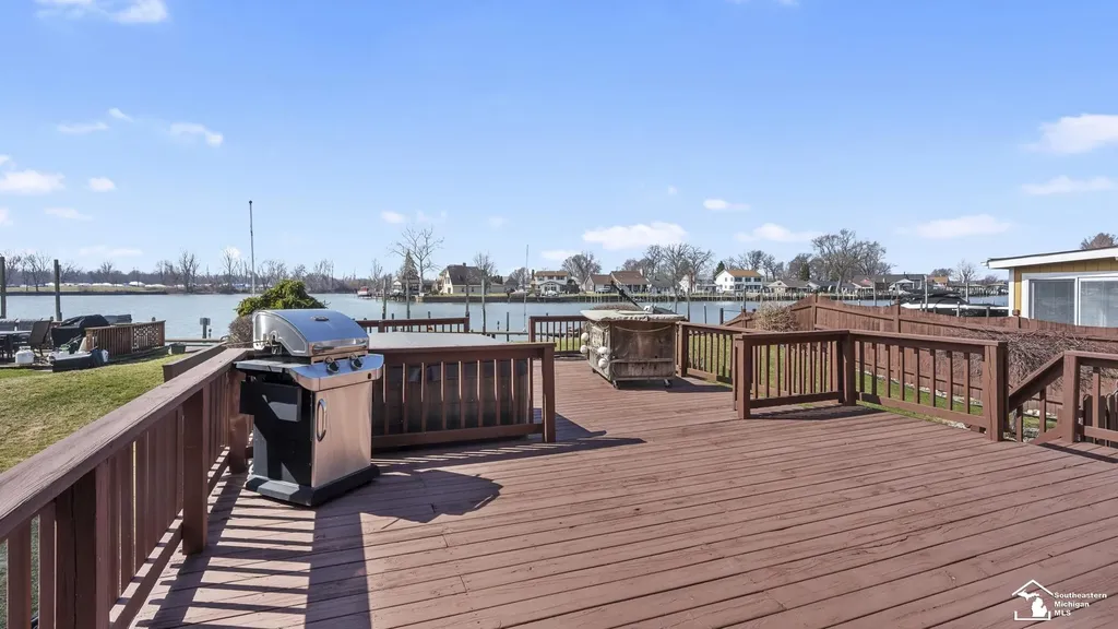 30990 Bayview Drive Gibraltar City MI 48173