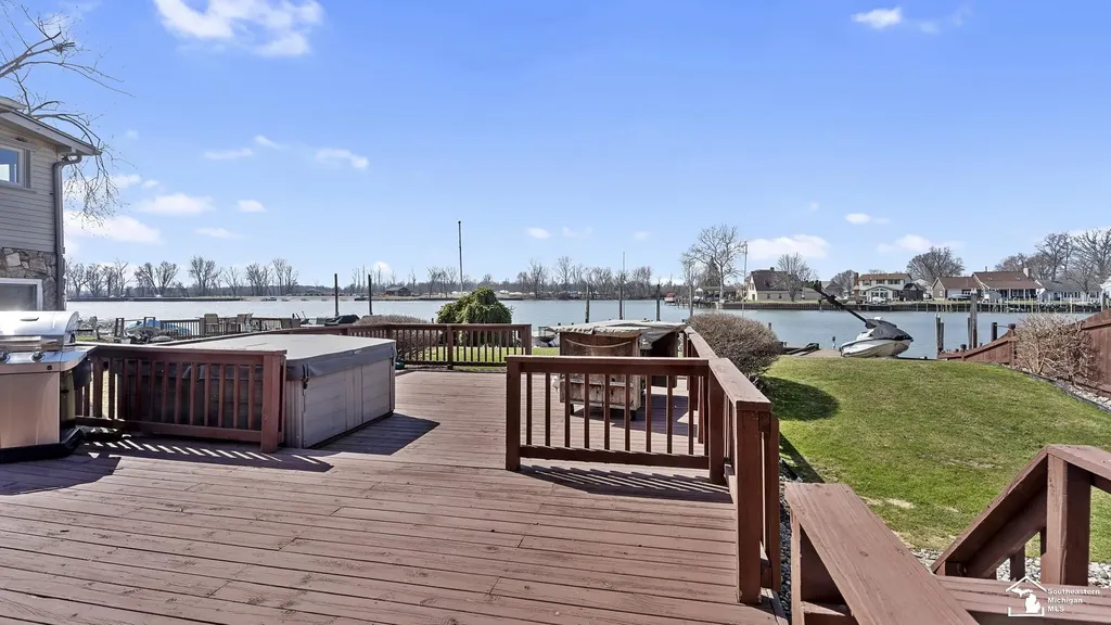 30990 Bayview Drive Gibraltar City MI 48173