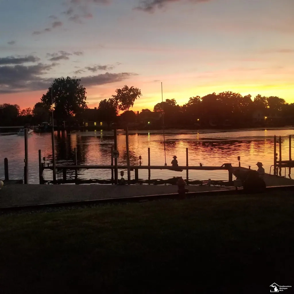 30990 Bayview Drive Gibraltar City MI 48173