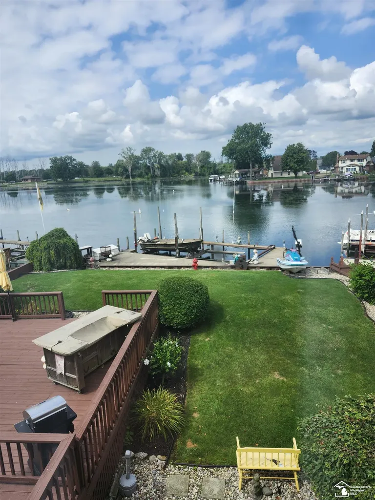 30990 Bayview Drive Gibraltar City MI 48173