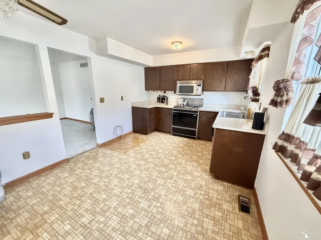25920 Reeck Road Woodhaven City MI 48183