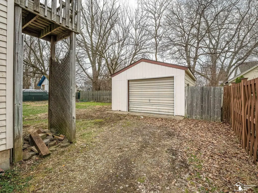836 Lincoln Street Jackson City MI 49202