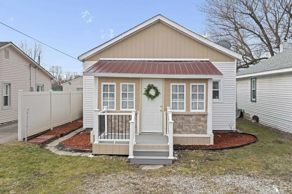 6590 S Huron River Drive South Rockwood Village MI 48179
