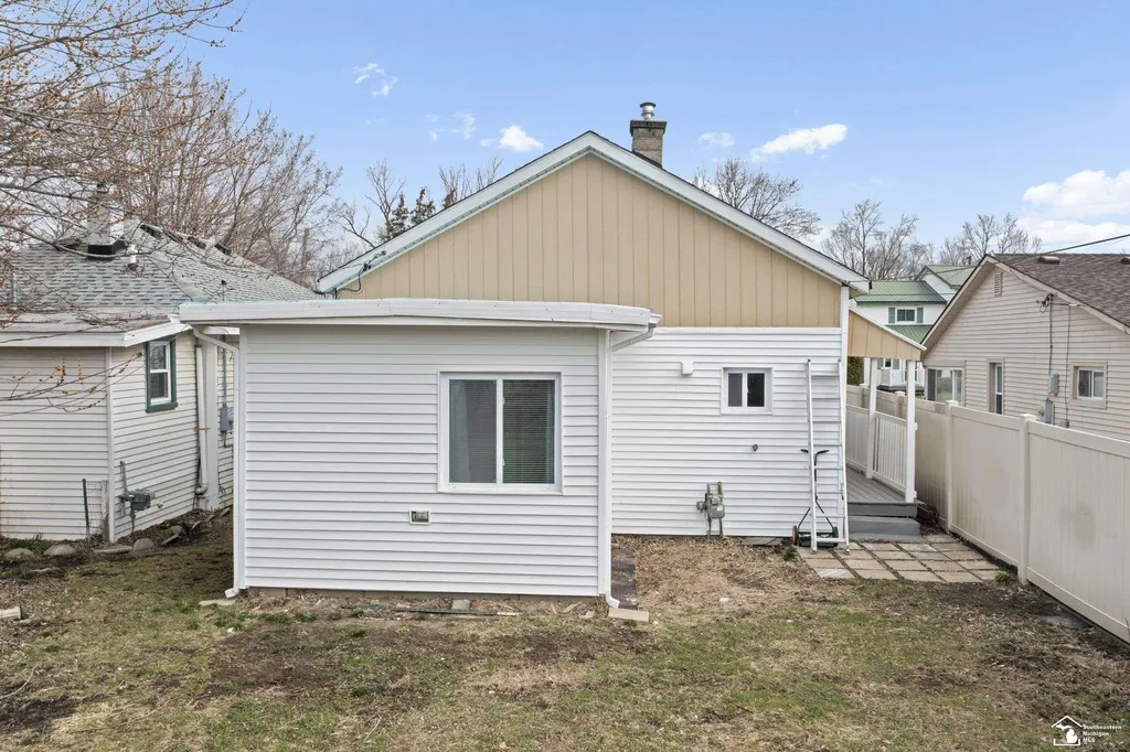 6590 S Huron River Drive South Rockwood Village MI 48179